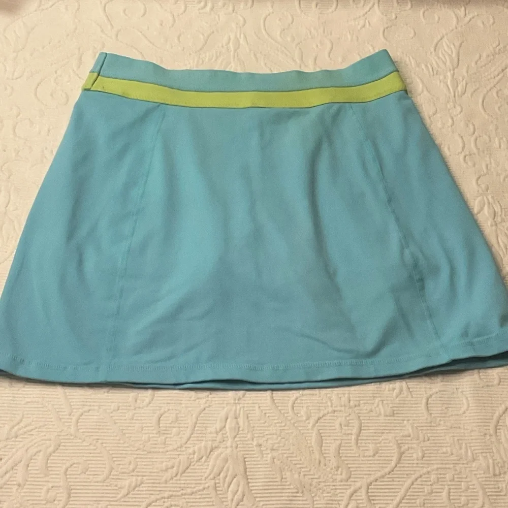 Life Is Good Aqua and Lime Mini Skort. Small. Athletic